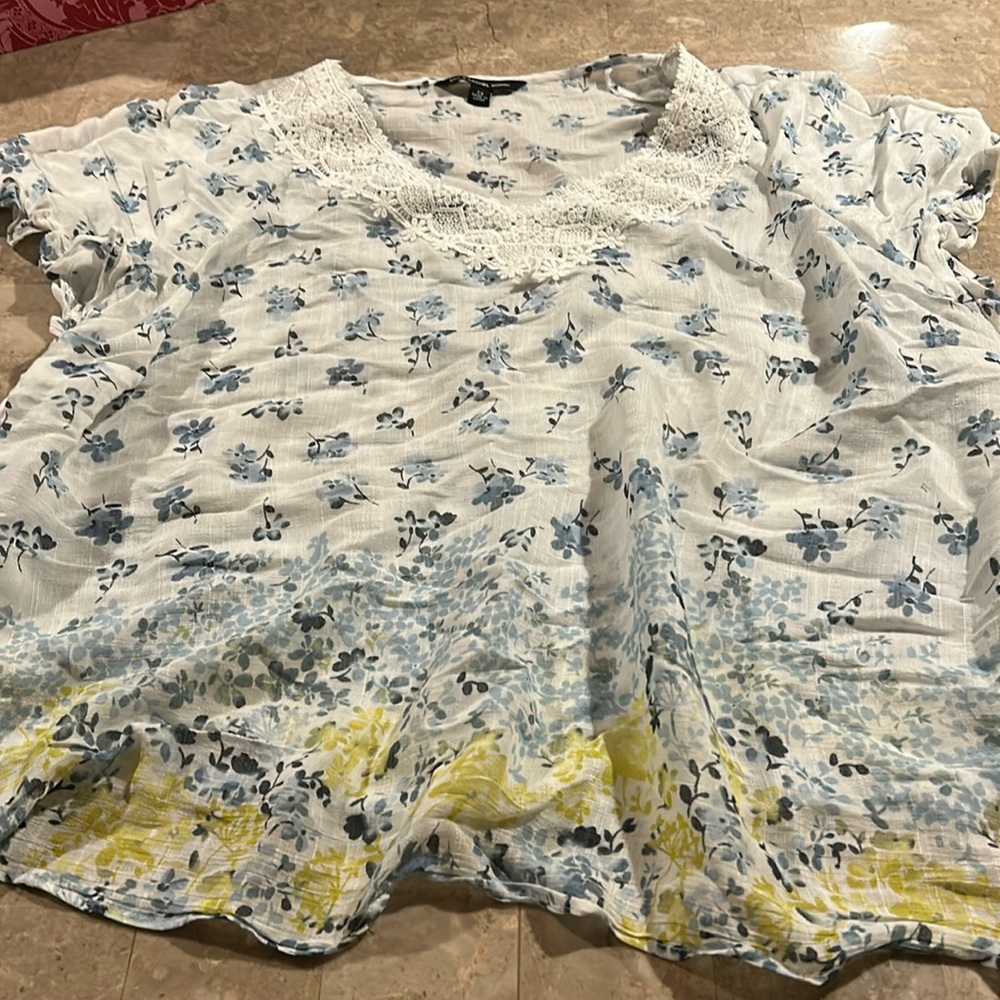 BNWOT size 2x blouse